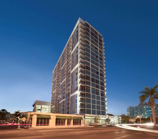 Plus de détails pour 180 NE 29th St, Miami, FL - Commerce de détail à louer