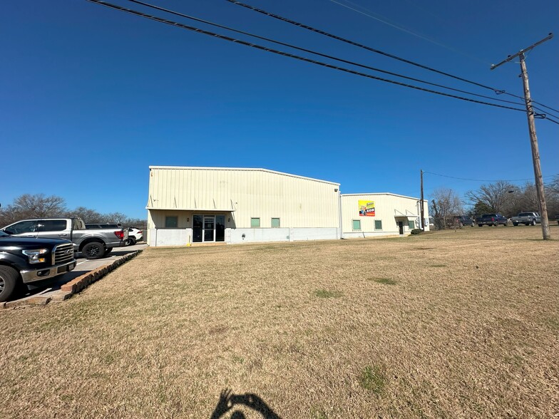 2320 E Erwin St, Tyler, TX à vendre - Photo du bâtiment - Image 2 de 5