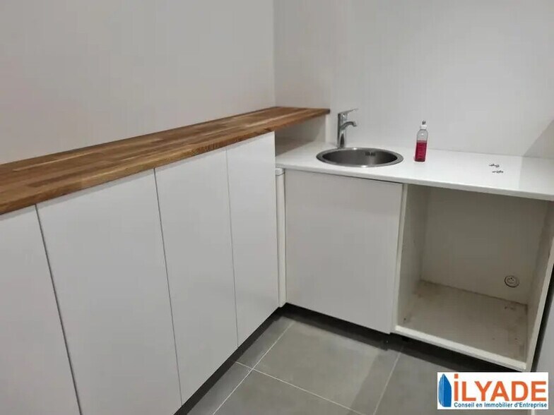 Rue Achille Emperaire, Aix-en-Provence for lease - Interior Photo - Image 3 of 4