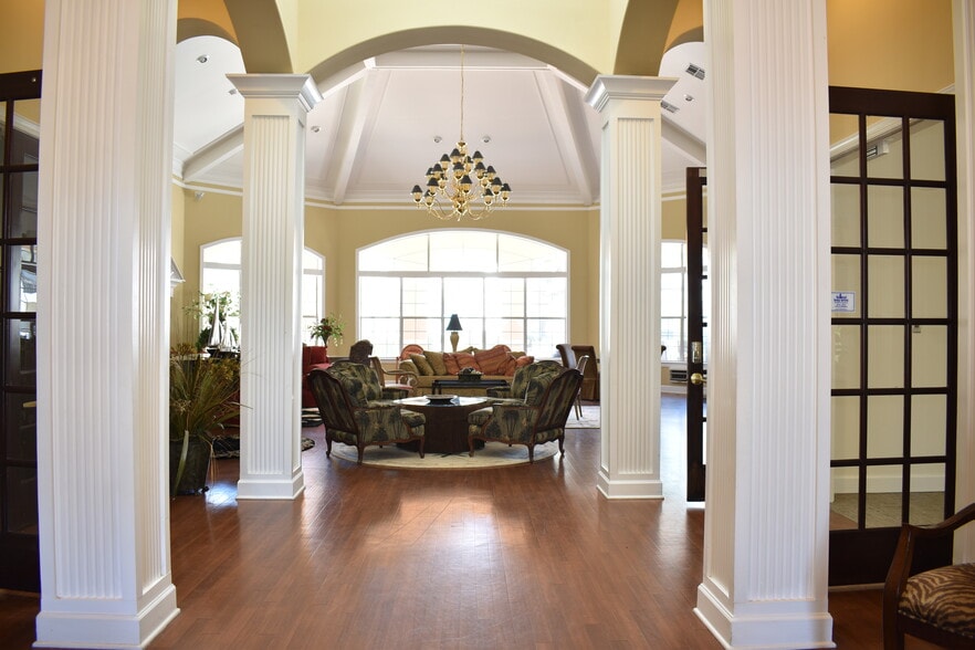 2252 Beach Dr, Gulfport, MS à louer - Photo intérieure - Image 2 de 22