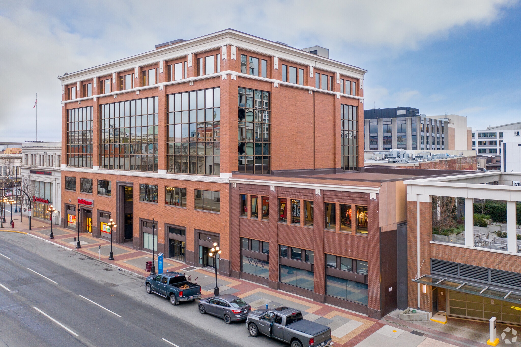 712 Yates St, Victoria, BC à louer Photo du bâtiment- Image 1 de 7