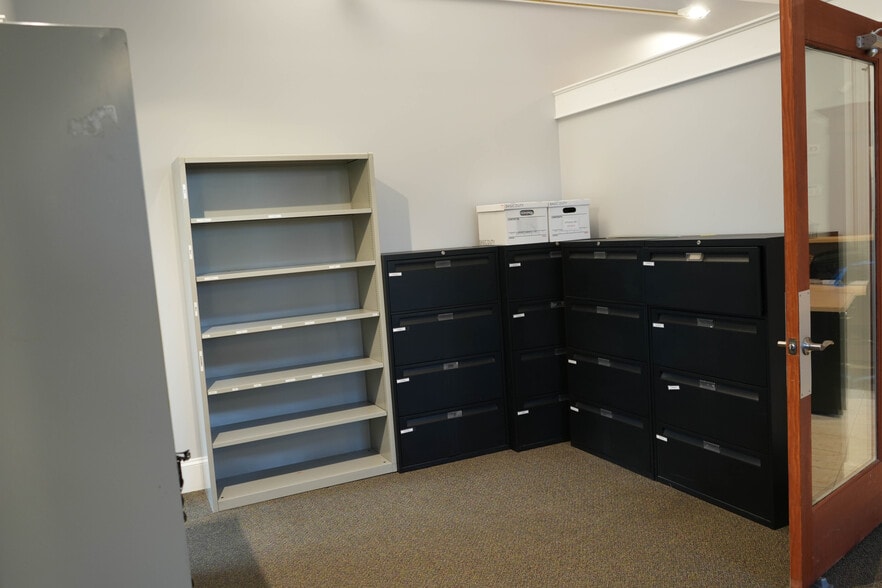 1 Club Acre Ln, Bedford, NH for lease - Building Photo - Image 3 of 14