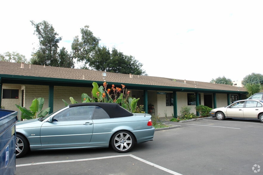 632-672 E Romie Ln, Salinas, CA à louer - Photo du bâtiment - Image 2 de 3