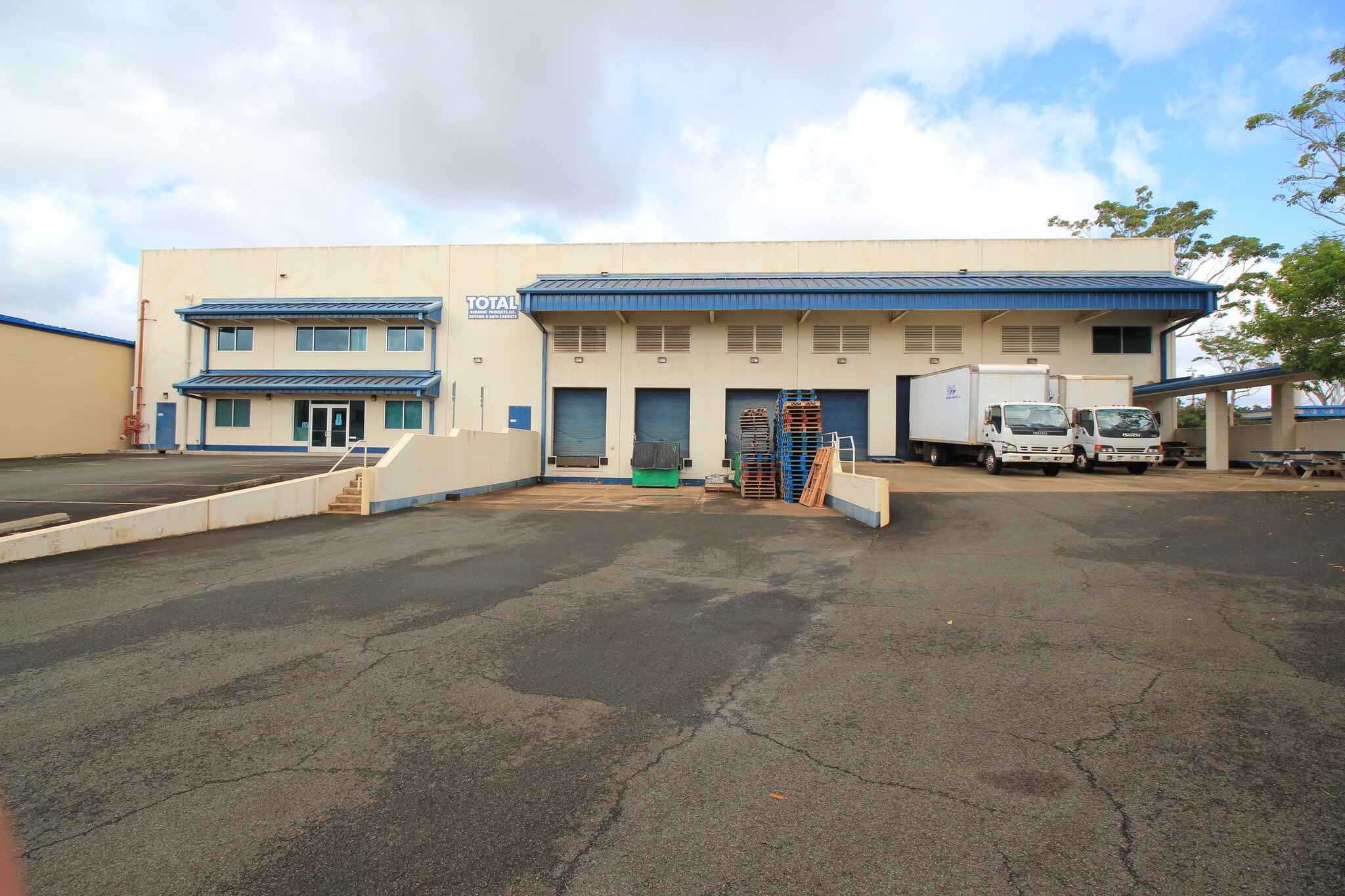 94-453 Ukee St, Waipahu, HI for lease Building Photo- Image 1 of 8