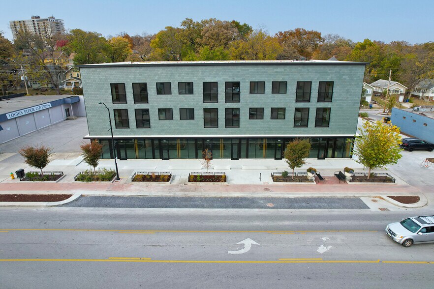 2701 Ingersoll Ave, Des Moines, IA à louer - Photo du bâtiment - Image 2 de 5