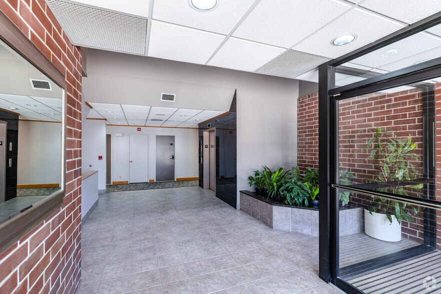427 Bedford Rd, Pleasantville, NY for lease - Lobby - Image 3 of 9
