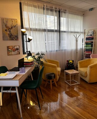 Plus de détails pour 10 Rue Des Roseaux, Saint-Mitre-les-Remparts - Bureau/Commerce de détail à louer