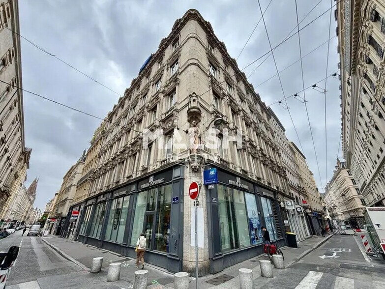 Office in Lyon for lease - Building Photo - Image 1 of 12