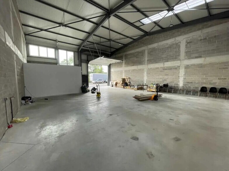 Office in Saint-Étienne-du-Rouvray for lease - Interior Photo - Image 3 of 6