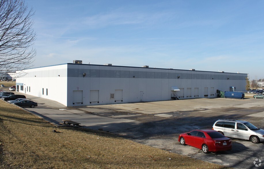 8248-8264 Lackland Rd, Saint John, MO à louer - Photo du bâtiment - Image 2 de 9