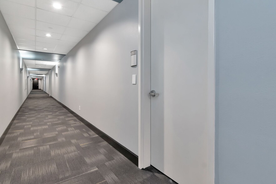 1208 E Kennedy Blvd, Tampa, FL for sale - Building Photo - Image 3 of 37