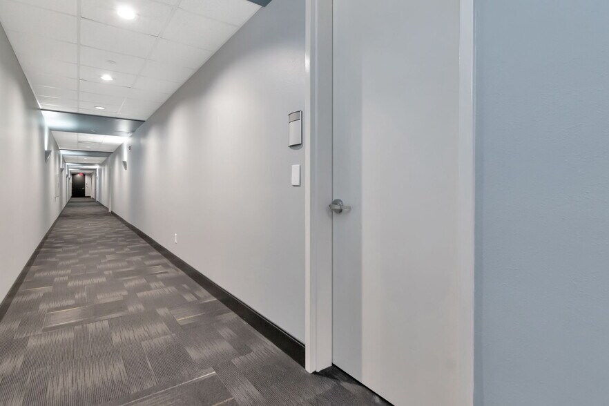 1208 E Kennedy Blvd, Tampa, FL à vendre - Photo du bâtiment - Image 3 de 37