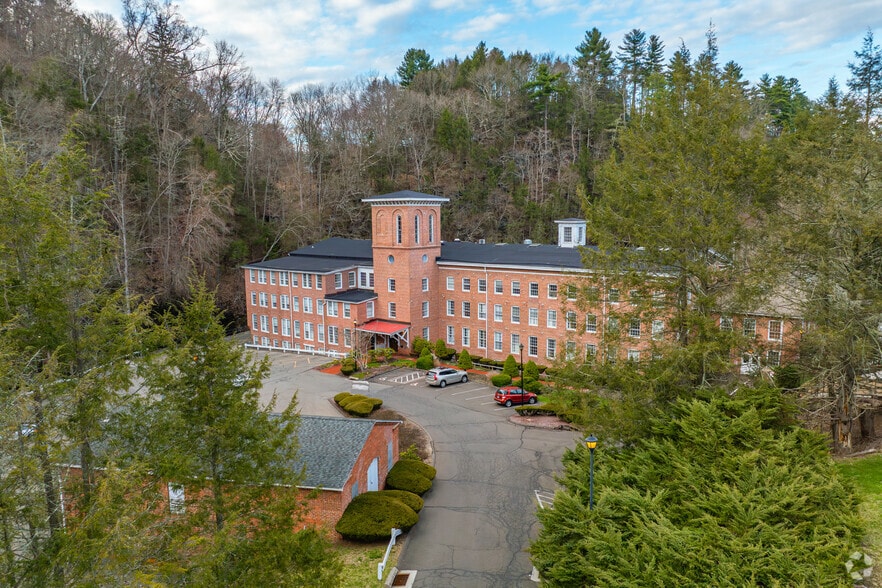 75 Glen Rd, Sandy Hook, CT à vendre - Photo principale - Image 1 de 36