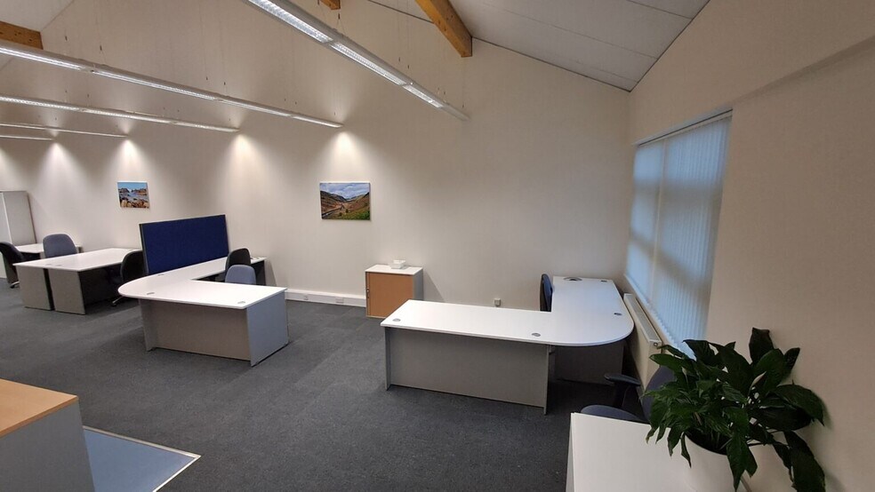 7 Wood End, Chineham à louer - Photo du bâtiment - Image 2 de 7