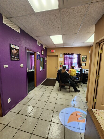 3109 Los Arboles Ave NE, Albuquerque, NM à vendre - Photo intérieure - Image 2 de 27