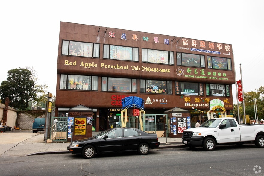 83-02 Broadway, Elmhurst, NY for lease - Building Photo - Image 2 of 7