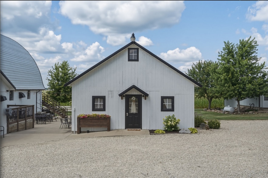 1713 165th St, Manchester, IA for sale - Building Photo - Image 2 of 27