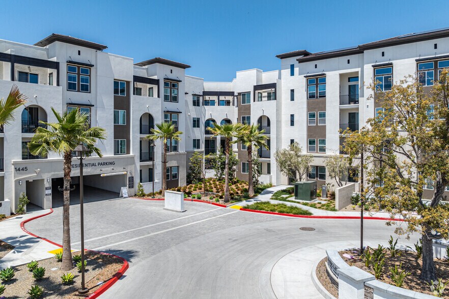 1445 Town Center Dr, Chula Vista, CA à louer - Photo du bâtiment - Image 1 de 39