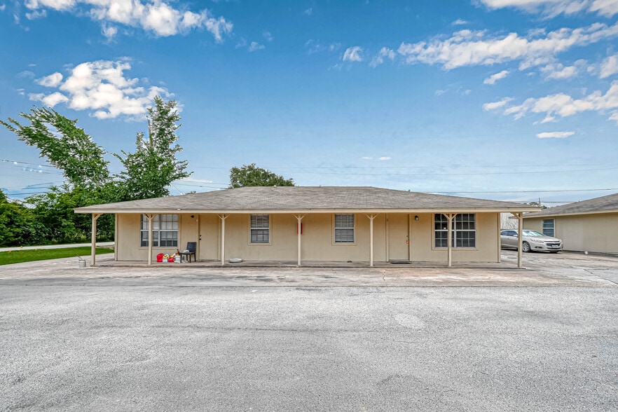 8430 Round Rock Dr, Houston, TX à vendre - Photo du bâtiment - Image 1 de 28
