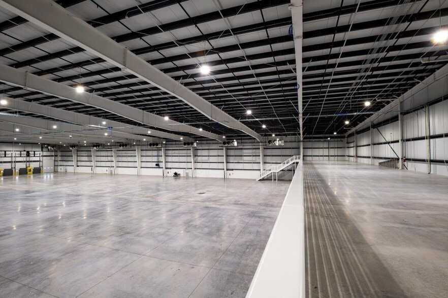 8418 Somerset Rd, San Antonio, TX for lease - Building Photo - Image 3 of 5