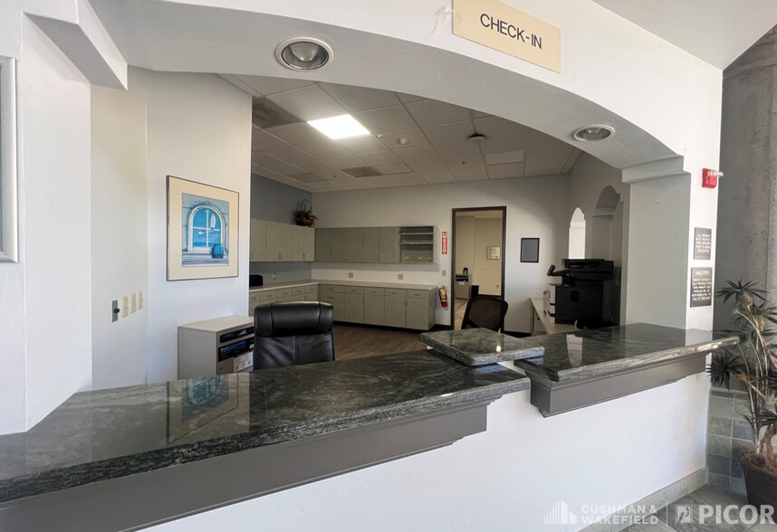 2260 W Orange Grove Rd, Tucson, AZ à louer - Photo du bâtiment - Image 2 de 7