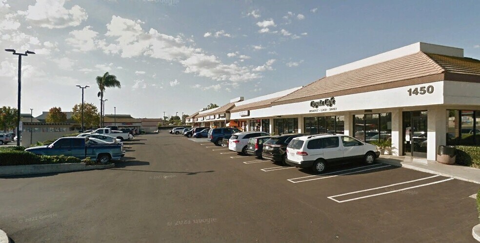 1450-1470 N Santa Fe Ave, Vista, CA à louer - Photo du bâtiment - Image 3 de 6