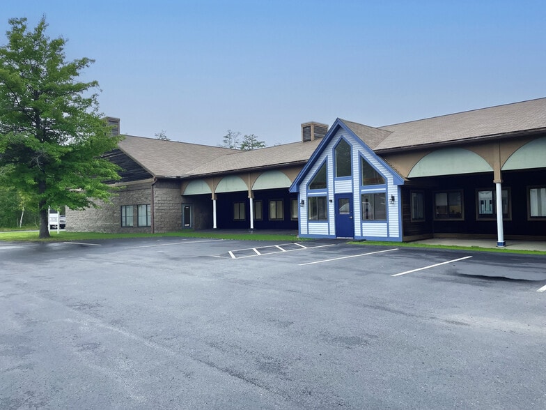 220 Industrial Way, Portland, ME for lease - Building Photo - Image 1 of 6