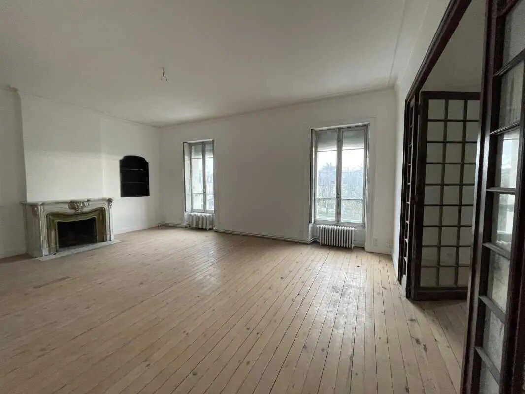 Office in Bordeaux for lease Interior Photo- Image 1 of 10