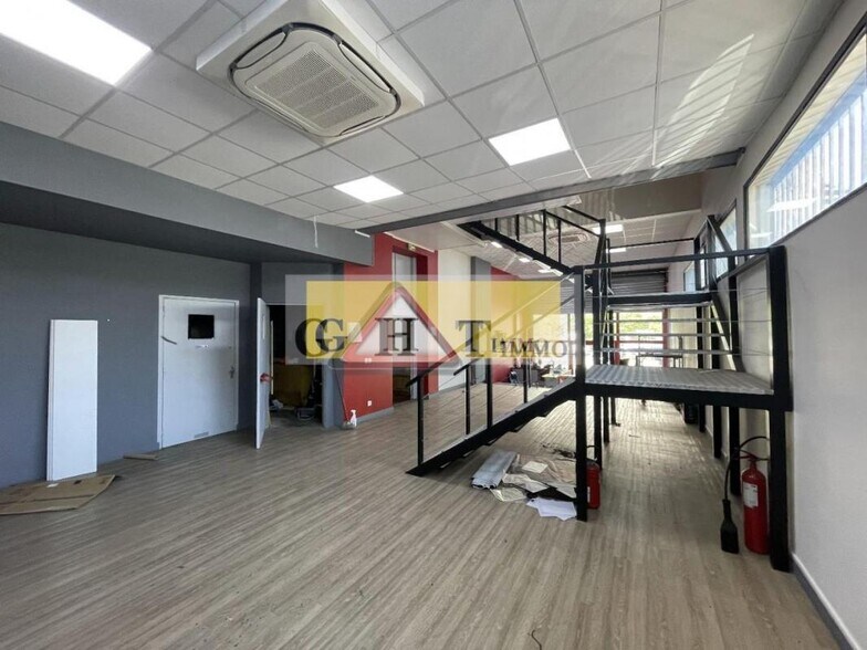 Retail in Longjumeau for sale - Interior Photo - Image 2 of 25