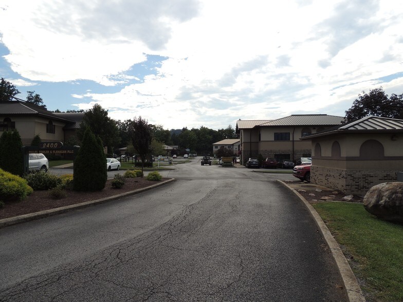 2400 Cranberry Sq, Morgantown, WV à vendre - Photo du bâtiment - Image 2 de 24