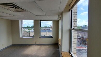14805 Detroit Ave, Lakewood, OH for lease Interior Photo- Image 2 of 4