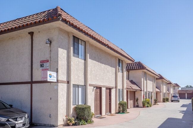 Plus de détails pour 7246 Petrol St, Paramount, CA - Multi-résidentiel à vendre