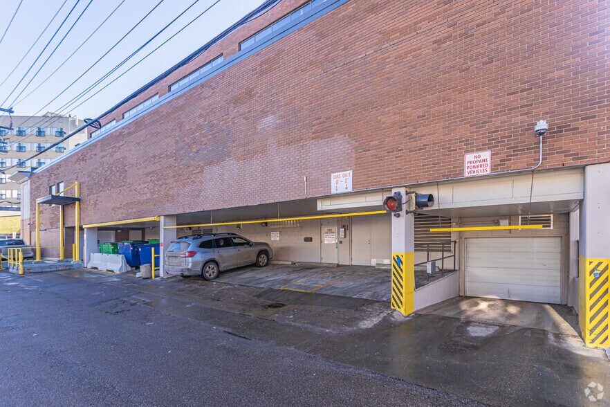 10504-10508 82nd Ave NW, Edmonton, AB à louer - Photo du bâtiment - Image 3 de 5