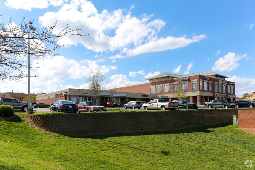 19900 W Catawba Ave, Cornelius, NC à louer - Photo du bâtiment - Image 3 de 12