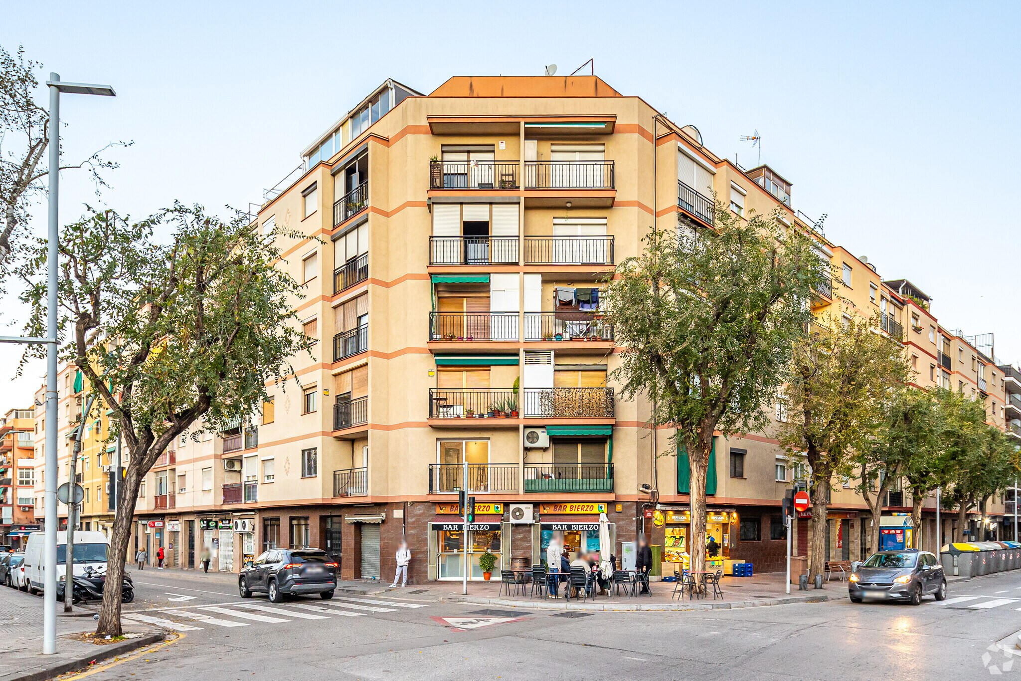 Multifamily in Santa Coloma de Gramenet, Barcelona for sale Primary Photo- Image 1 of 3