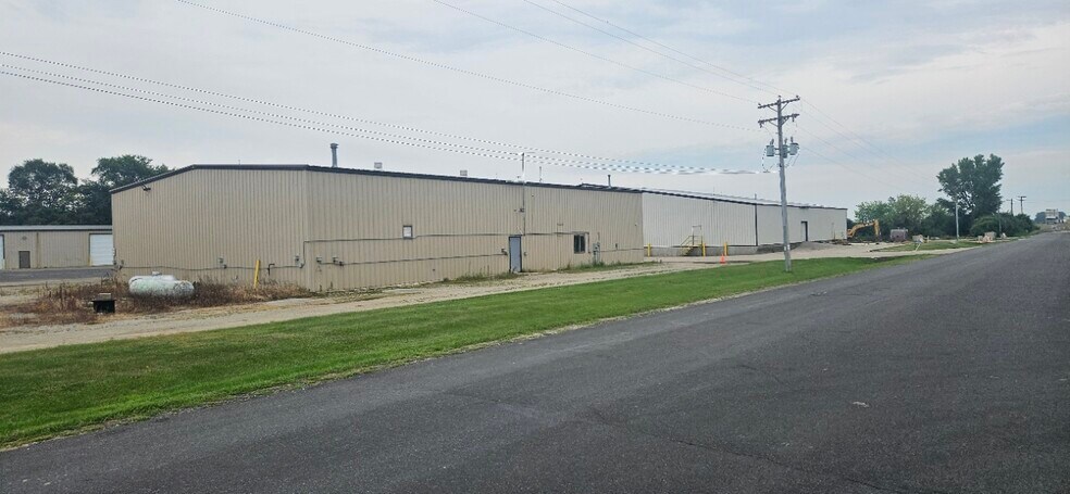 N7160 Raceway Rd, Beaver Dam, WI for sale - Building Photo - Image 3 of 21