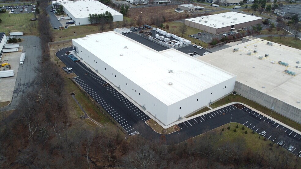 1100 Randolph Rd, Somerset, NJ à louer - Photo du bâtiment - Image 3 de 5