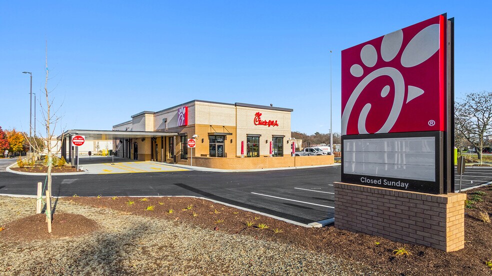 1225 Division St st, East Greenwich, RI à vendre - Photo du bâtiment - Image 2 de 3