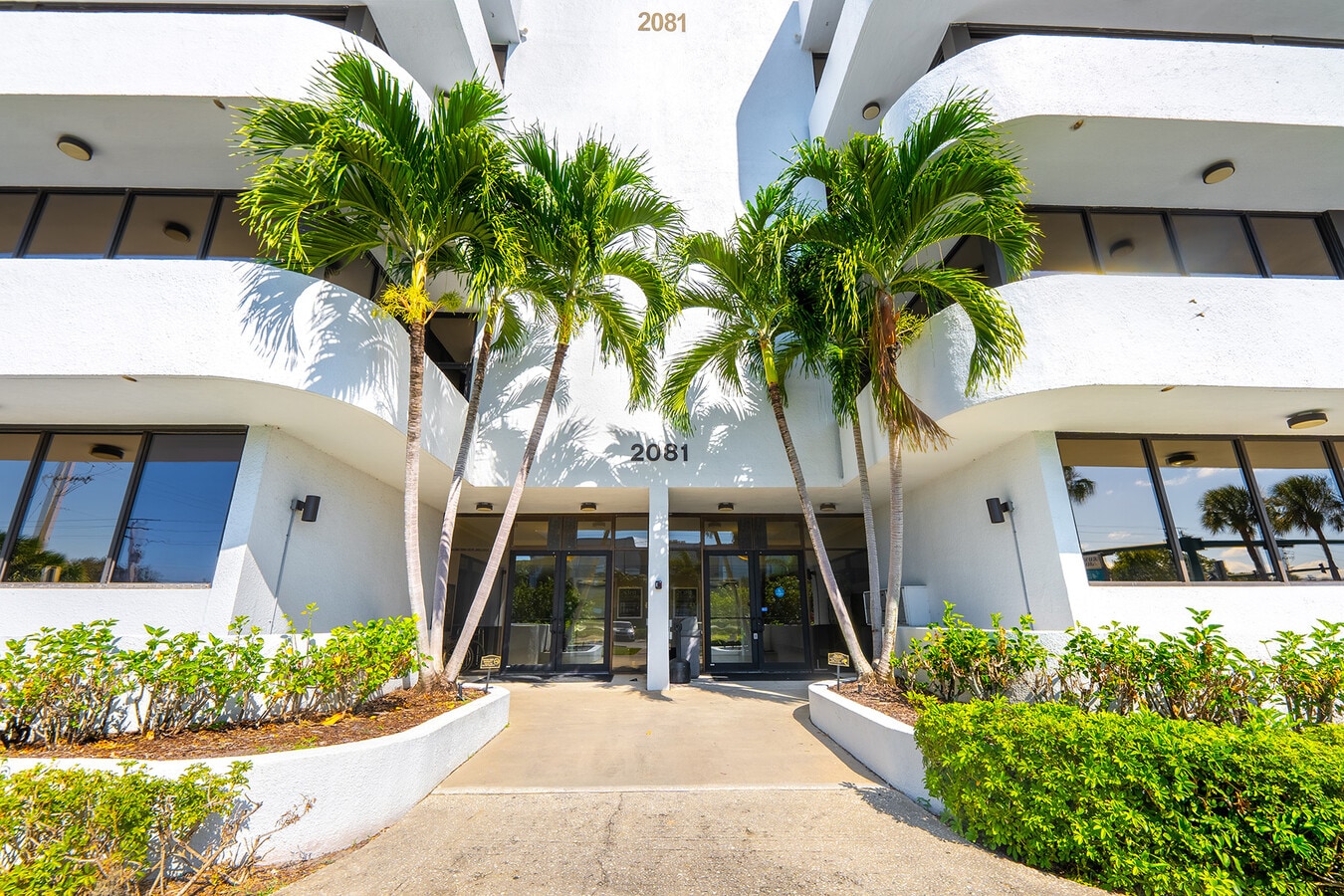 2081 SE Ocean Blvd, Stuart, FL 34996 - Unité 3 A&B - - Photo intérieure - Image 2 of 16