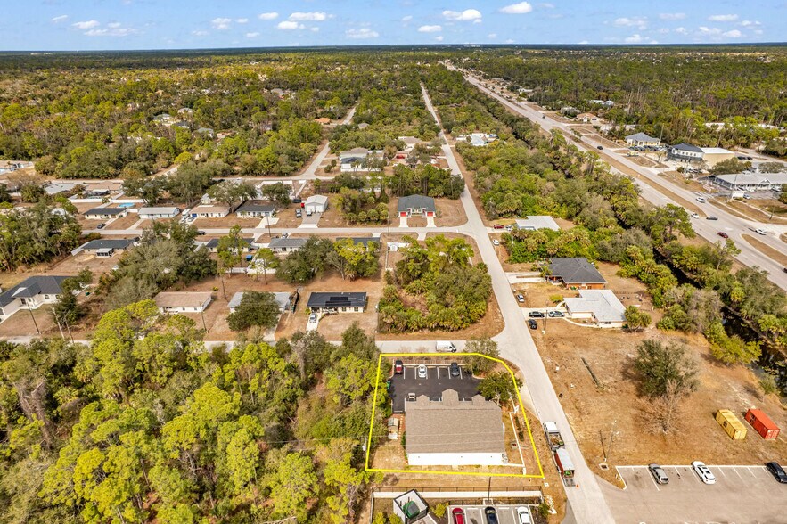 493 Barger Dr, Port Charlotte, FL à vendre - Photo du bâtiment - Image 3 de 28