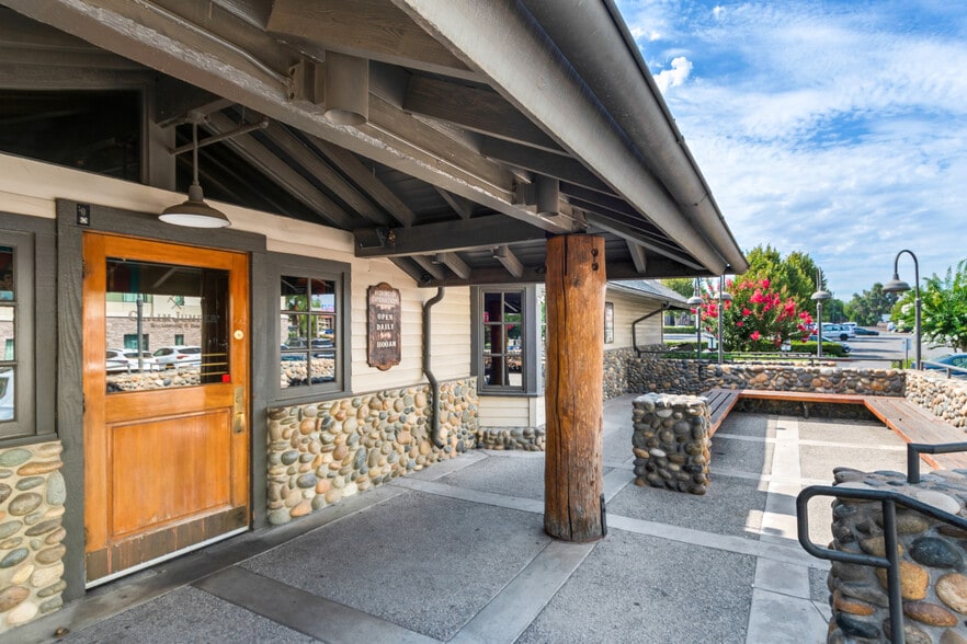 1905 S Commerce Center Dr E, San Bernardino, CA for lease - Building Photo - Image 3 of 23