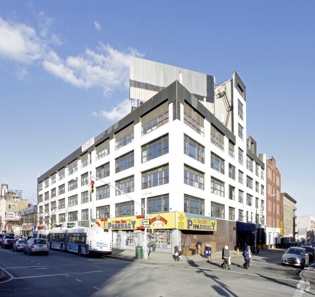 2426-2442 Grand Concourse, Bronx, NY à louer - Photo du bâtiment - Image 1 de 12