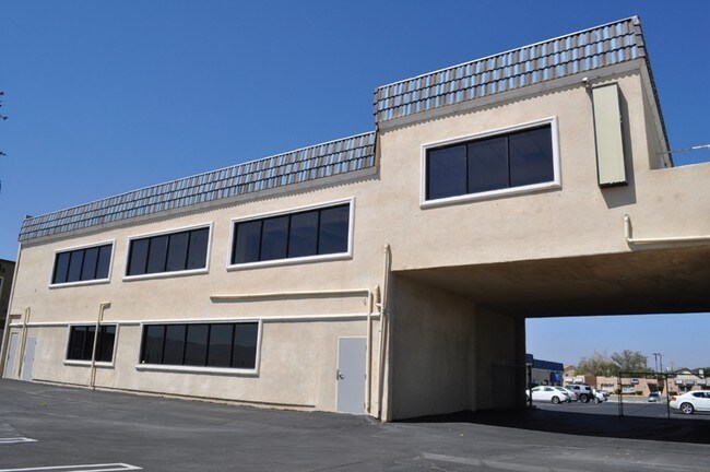 More details for 12061 Jacaranda Ave, Hesperia, CA - Office for Lease