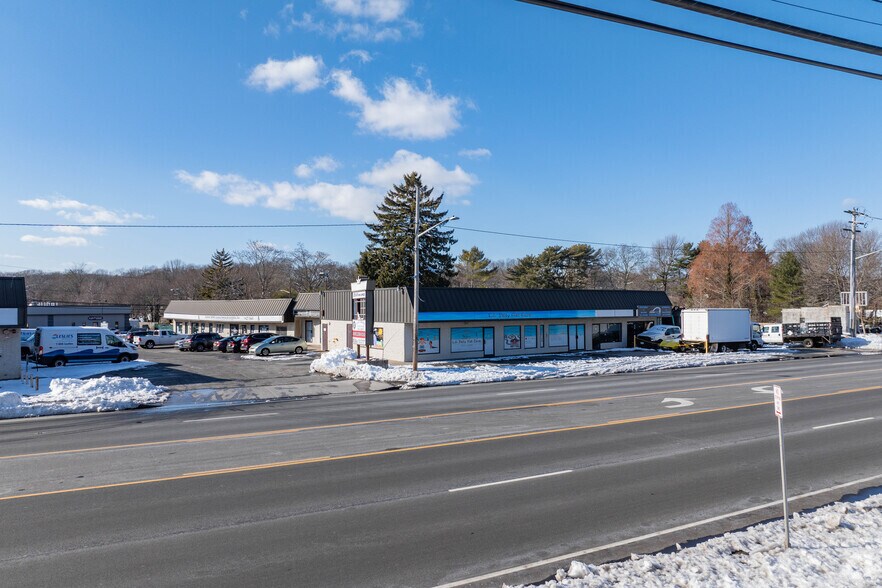 646 Route 112, Patchogue, NY à vendre - Photo du bâtiment - Image 3 de 11