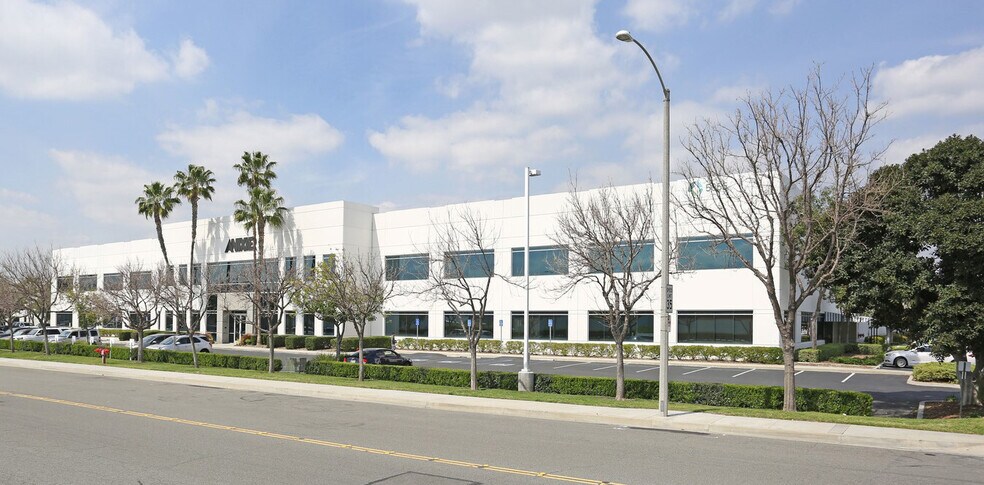 5055 E Landon Dr, Anaheim, CA for lease - Building Photo - Image 1 of 1
