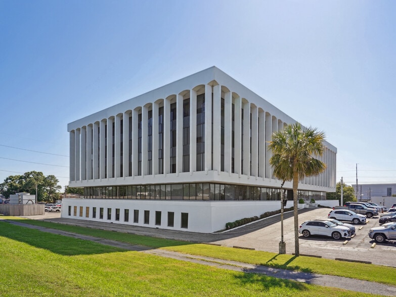 110 Veterans Memorial Blvd, Metairie, LA for lease - Building Photo - Image 2 of 7