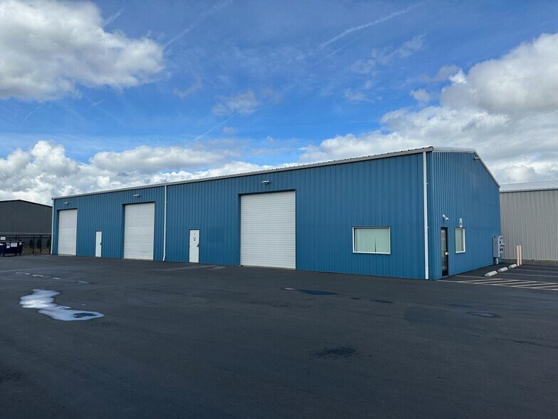Noble Industrial - Portfolio Sale portefeuille de 2 propriétés à vendre sur LoopNet.ca - Photo du bâtiment - Image 2 de 23
