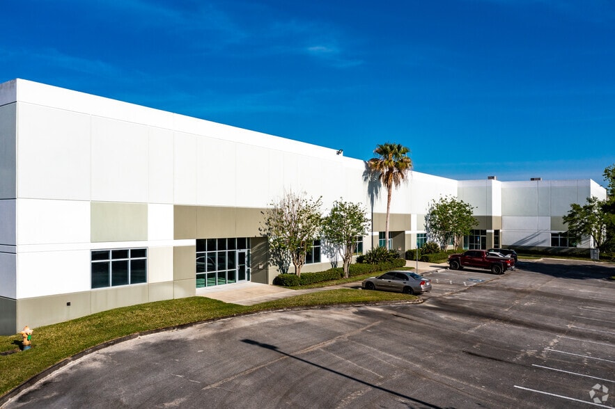 2855 Interstate Dr, Lakeland, FL à louer - Photo principale - Image 1 de 24