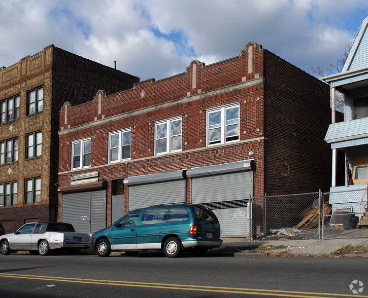 849-851 Clinton Ave, Newark, NJ à vendre - Photo principale - Image 1 de 1