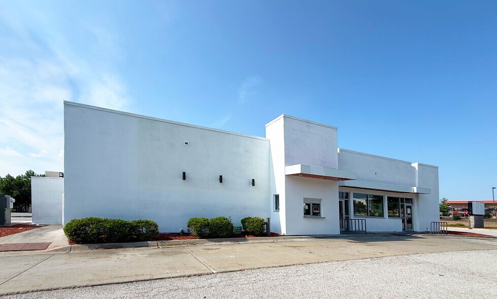 2555 S 175th St, Omaha, NE for lease - Building Photo - Image 3 of 5